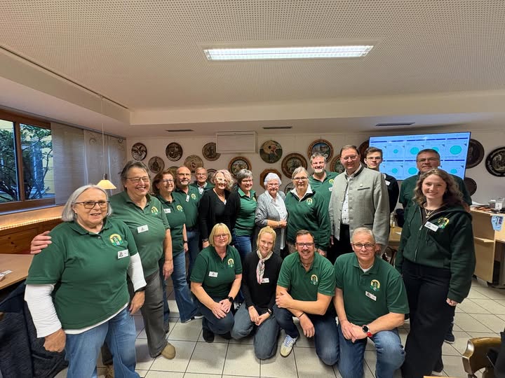 Tag der offenen Tür 2025 Besuch Landesschützenmeister Christian Kühn inmitten der ASG Feldkirchen